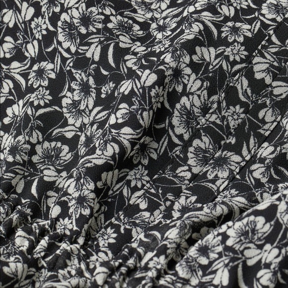 NWOT H&M V-neck dress size Small - Picture 8 of 10